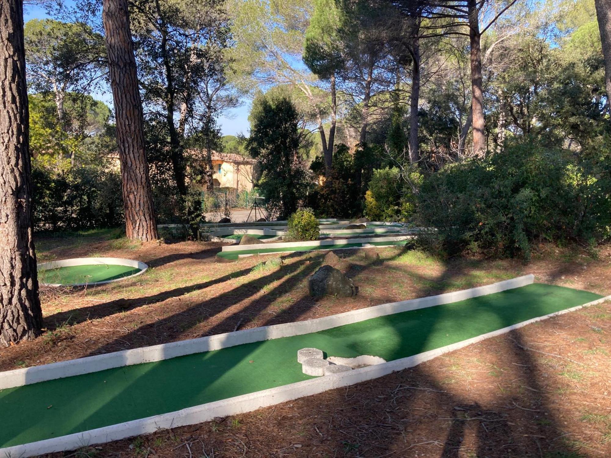Charmant 2 Pieces Au Coeur Des Golfs De Saint Raphael エクステリア 写真