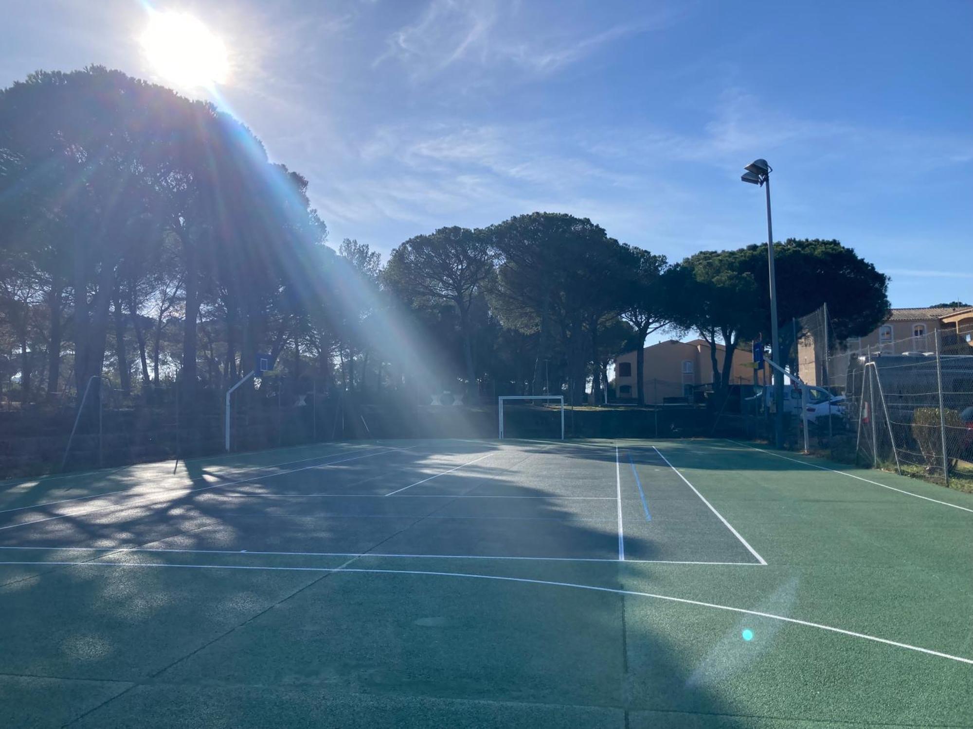 Charmant 2 Pieces Au Coeur Des Golfs De Saint Raphael エクステリア 写真