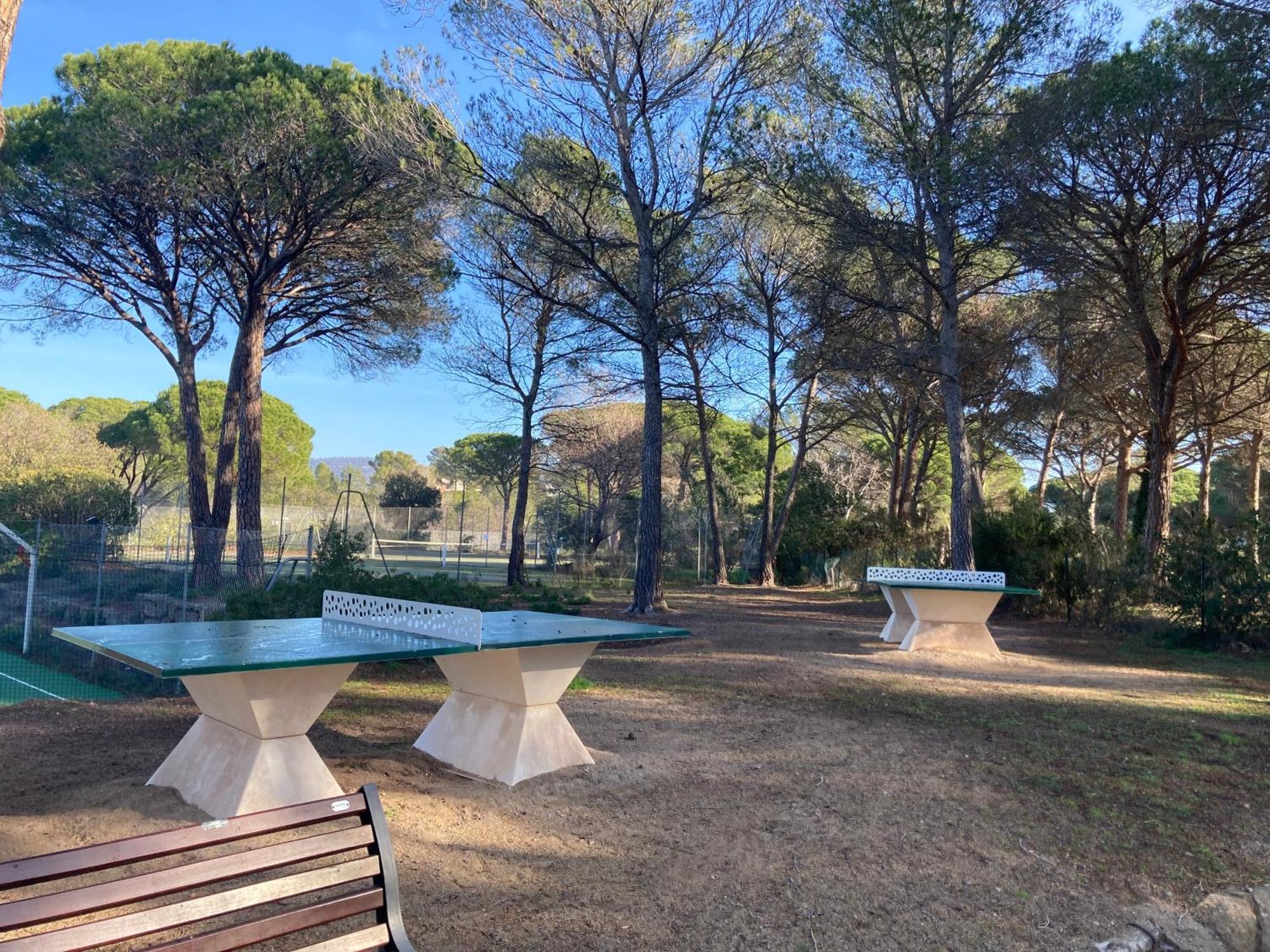 Charmant 2 Pieces Au Coeur Des Golfs De Saint Raphael エクステリア 写真