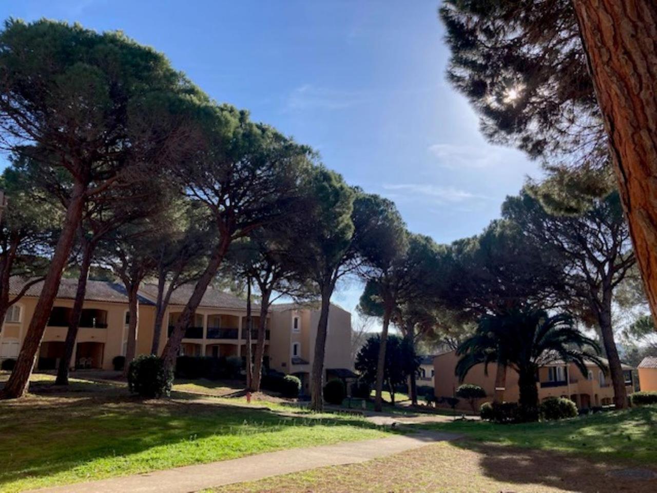 Charmant 2 Pieces Au Coeur Des Golfs De Saint Raphael エクステリア 写真